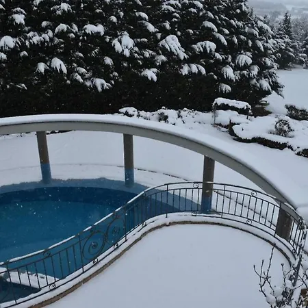 In Elassona-βίλα στην Elassona